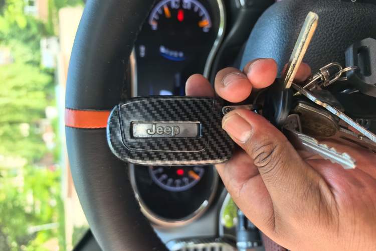 Used Jeep Grand Cherokee 2015 3.0L Comfort Navigation Edition Vehicle Key
