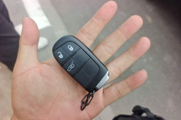 Used Jeep Grand Cherokee 2015 3.6L Luxury Navigation Edition Vehicle Key