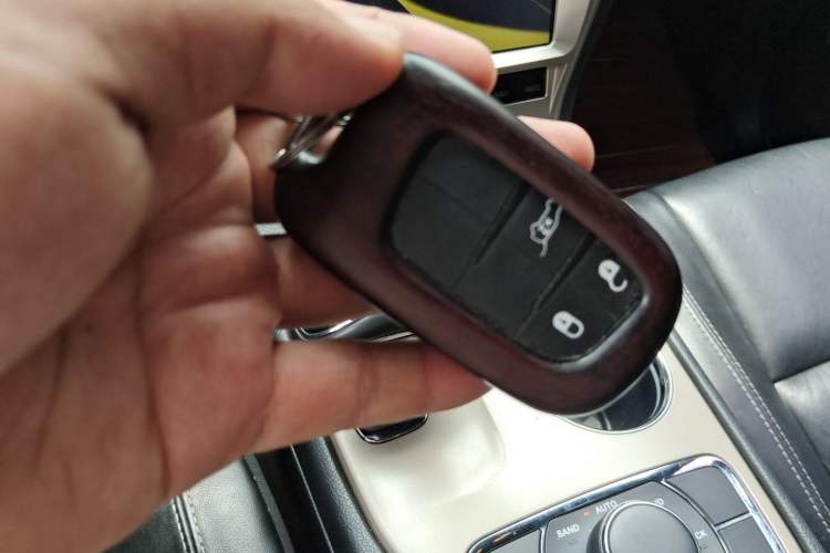 Used Jeep Grand Cherokee 2015 3.0TD Diesel Comfort Navigation Edition Vehicle Key