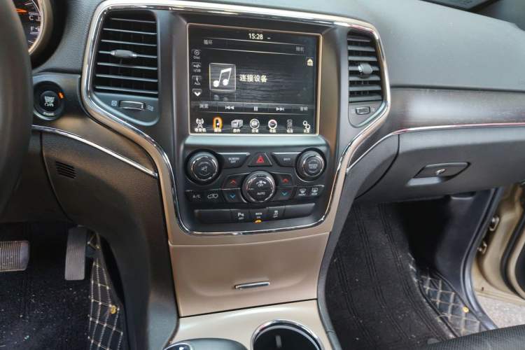 Used Jeep Grand Cherokee 2015 3.0L Elite Navigation Edition Audio And AC Panel