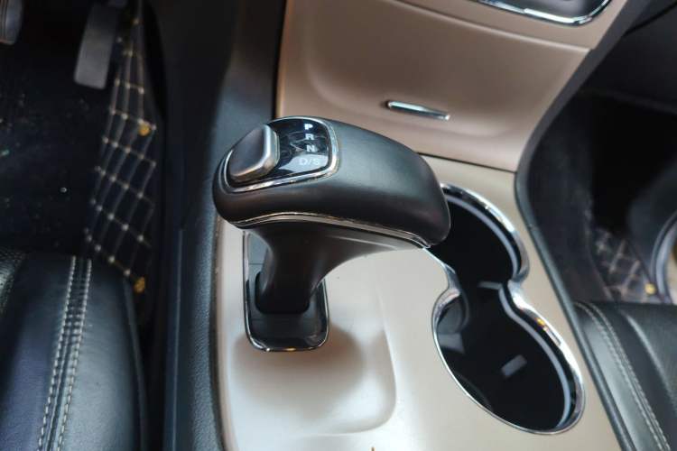 Used Jeep Grand Cherokee 2015 3.0L Elite Navigation Edition Gear Lever