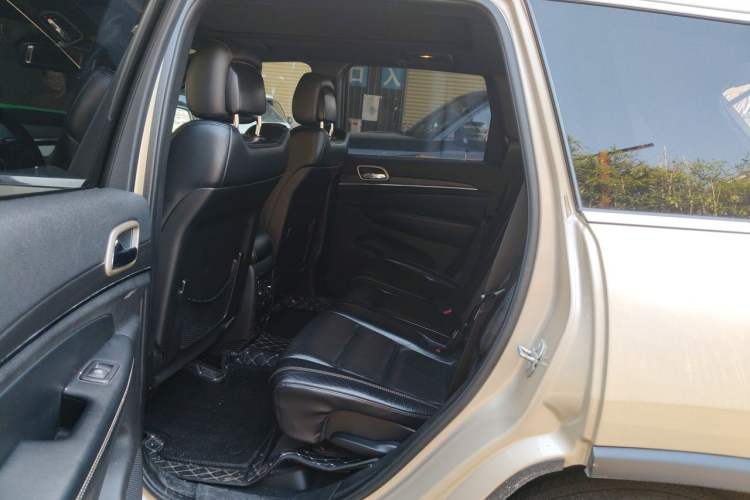 Used Jeep Grand Cherokee 2015 3.0L Elite Navigation Edition Left Rear Seat