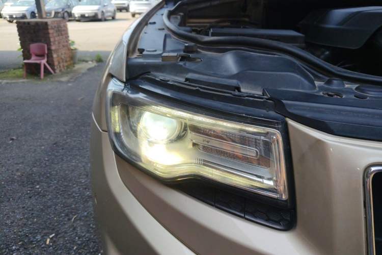 Used Jeep Grand Cherokee 2015 3.0L Elite Navigation Edition Right Front Headlight