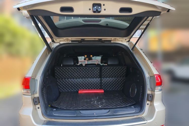 Used Jeep Grand Cherokee 2015 3.0L Elite Navigation Edition Trunk