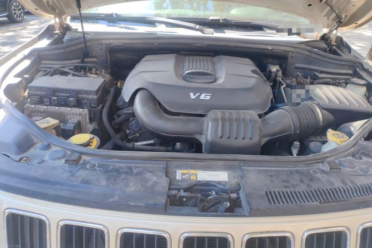 Used Jeep Grand Cherokee 2015 3.0L Elite Navigation Edition Engine Bay