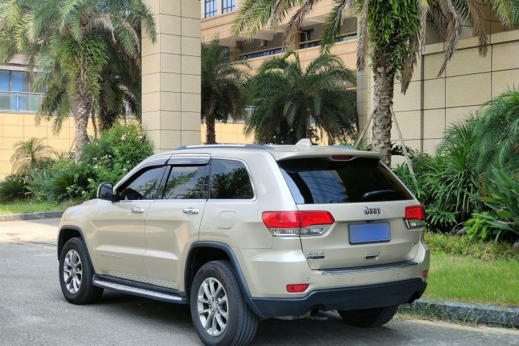 Used Jeep Grand Cherokee 2015 3.0TD Diesel Elite Navigation Edition Exterior 5