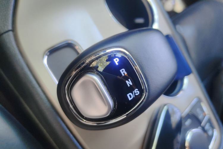 Used Jeep Grand Cherokee 2015 3.0L Elite Navigation Edition Gear Lever