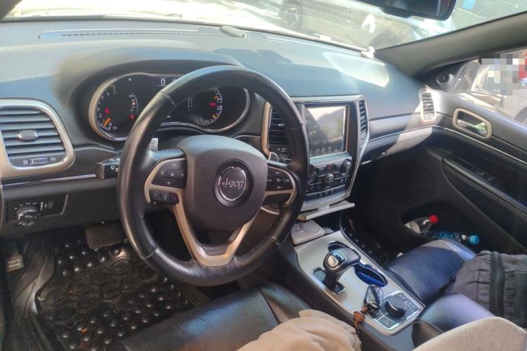 Used Jeep Grand Cherokee 2015 3.0L Elite Navigation Edition Interior 2