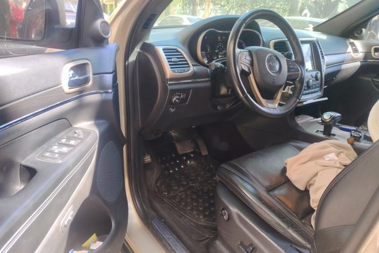Used Jeep Grand Cherokee 2015 3.0L Elite Navigation Edition Interior 3