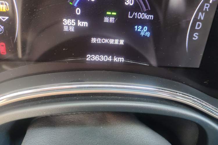 Used Jeep Grand Cherokee 2015 3.0L Elite Navigation Edition Odometer Close Up