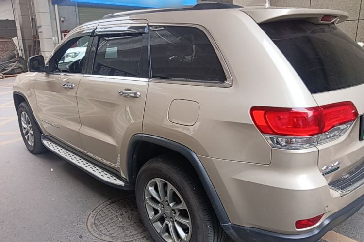 Used Jeep Grand Cherokee 2015 3.0TD Diesel Elite Navigation Edition Rear Left 45 Deg