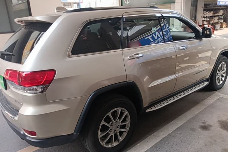 Used Jeep Grand Cherokee 2015 3.0TD Diesel Elite Navigation Edition Rear Right 45 Deg