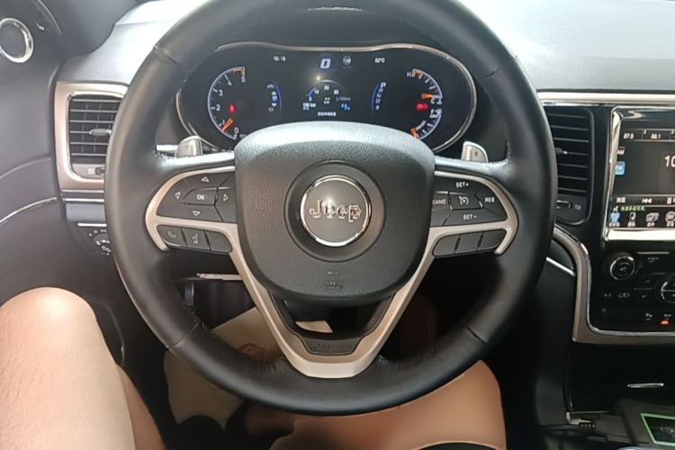 Used Jeep Grand Cherokee 2015 3.0TD Diesel Elite Navigation Edition Steering Wheel