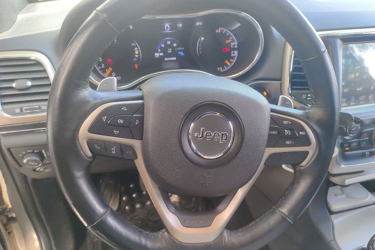 Used Jeep Grand Cherokee 2015 3.0L Elite Navigation Edition Steering Wheel