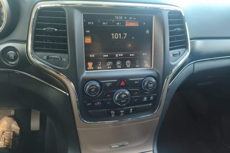 Used Jeep Grand Cherokee 2015 3.0L Comfort Navigation Edition Audio And AC Panel