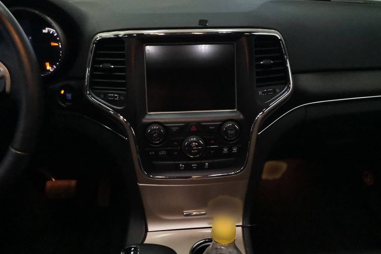 Used Jeep Grand Cherokee 2015 3.0L Comfort Navigation Edition Audio And AC Panel