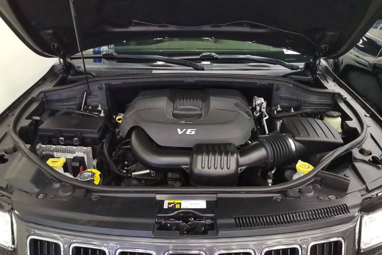 Used Jeep Grand Cherokee 2015 3.0L Comfort Navigation Edition Engine Bay