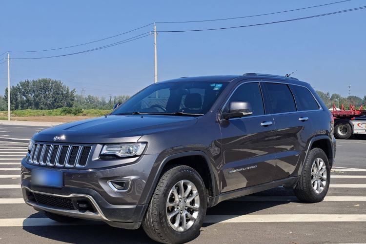 Used Jeep Grand Cherokee 2015 3.0TD Diesel Comfort Navigation Edition Exterior 1