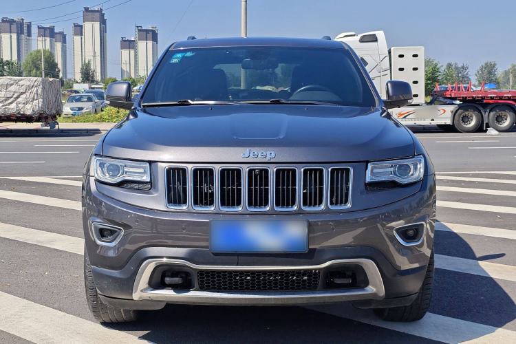 Used Jeep Grand Cherokee 2015 3.0TD Diesel Comfort Navigation Edition Exterior 2