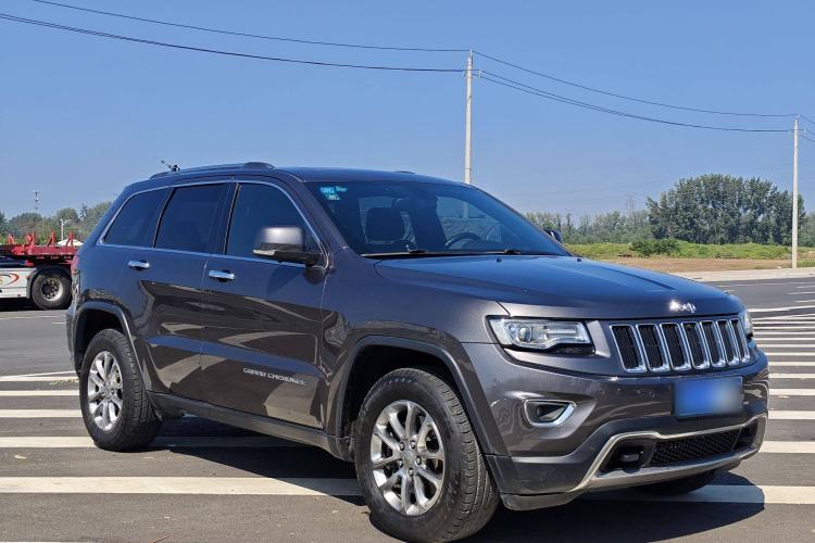 Used Jeep Grand Cherokee 2015 3.0TD Diesel Comfort Navigation Edition Exterior 3