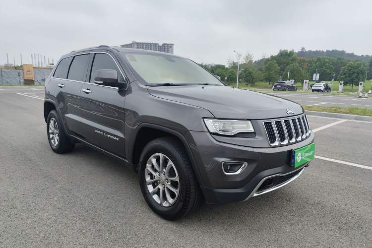 Used Jeep Grand Cherokee 2015 3.0L Comfort Navigation Edition Exterior 3