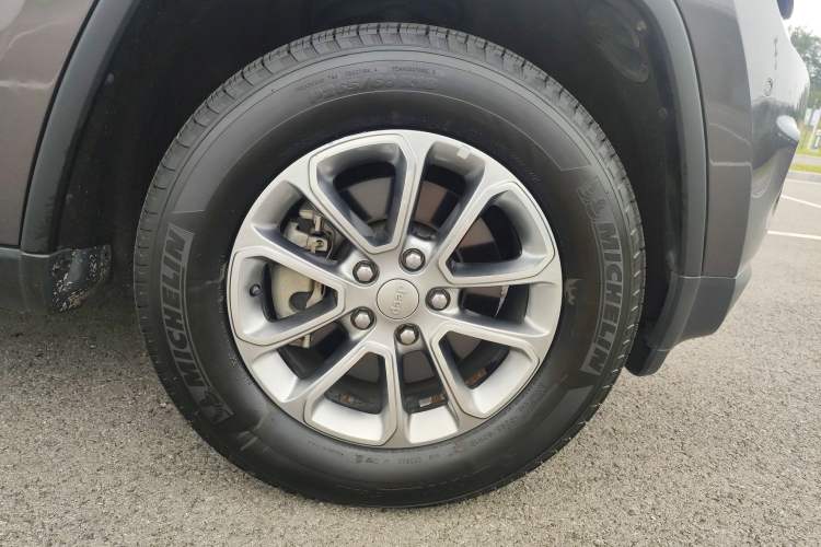 Used Jeep Grand Cherokee 2015 3.0L Comfort Navigation Edition Exterior 4
