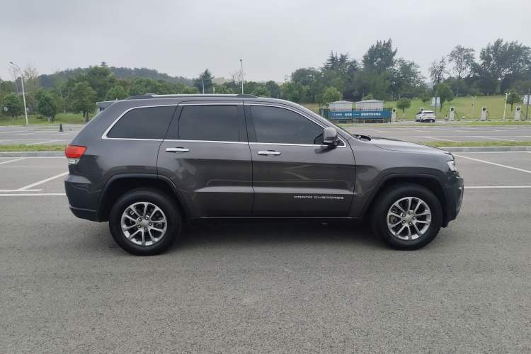 Used Jeep Grand Cherokee 2015 3.0L Comfort Navigation Edition Exterior 5