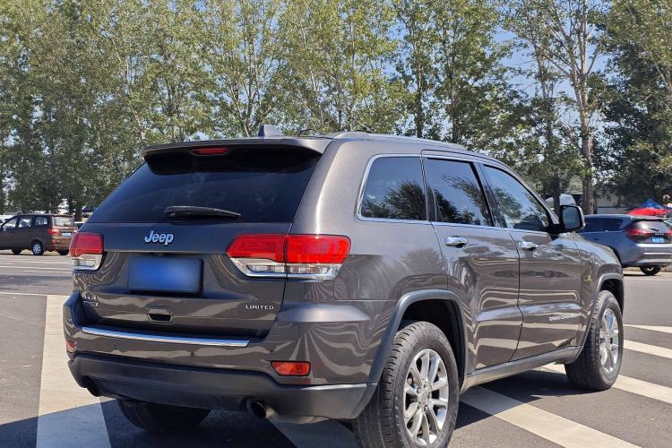 Used Jeep Grand Cherokee 2015 3.0TD Diesel Comfort Navigation Edition Exterior 7