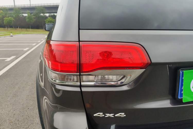 Used Jeep Grand Cherokee 2015 3.0L Comfort Navigation Edition Exterior 8