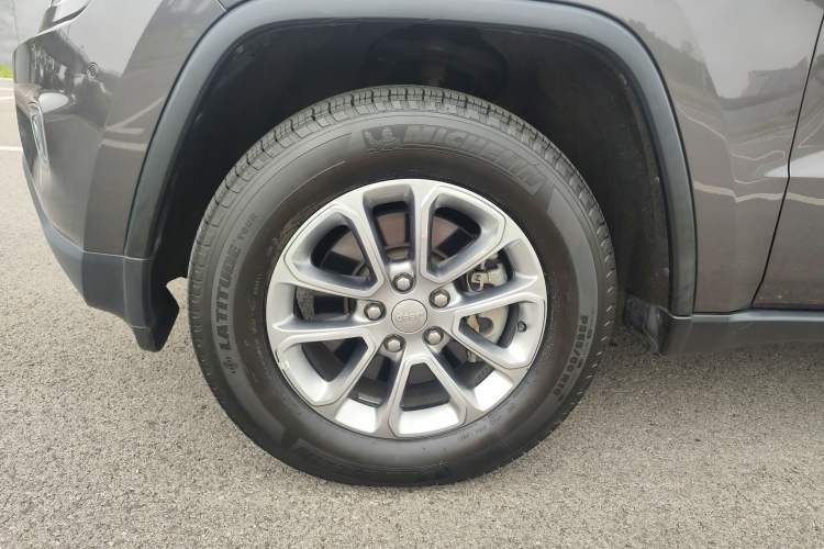 Used Jeep Grand Cherokee 2015 3.0L Comfort Navigation Edition Exterior 9