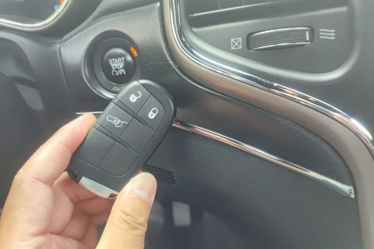 Used Jeep Grand Cherokee 2015 3.0TD Diesel Comfort Navigation Edition Interior 1