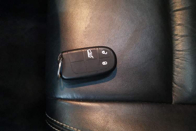 Used Jeep Grand Cherokee 2015 3.0L Comfort Navigation Edition Interior 1