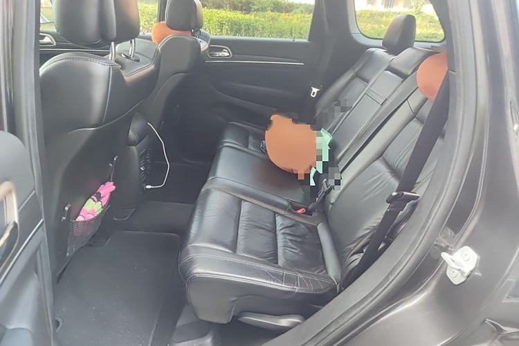 Used Jeep Grand Cherokee 2015 3.0TD Diesel Comfort Navigation Edition Interior 4