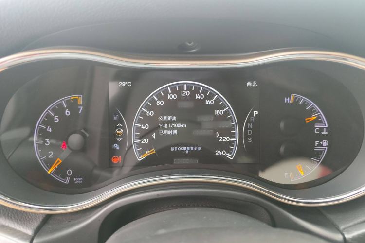 Used Jeep Grand Cherokee 2015 3.0L Comfort Navigation Edition Interior 6