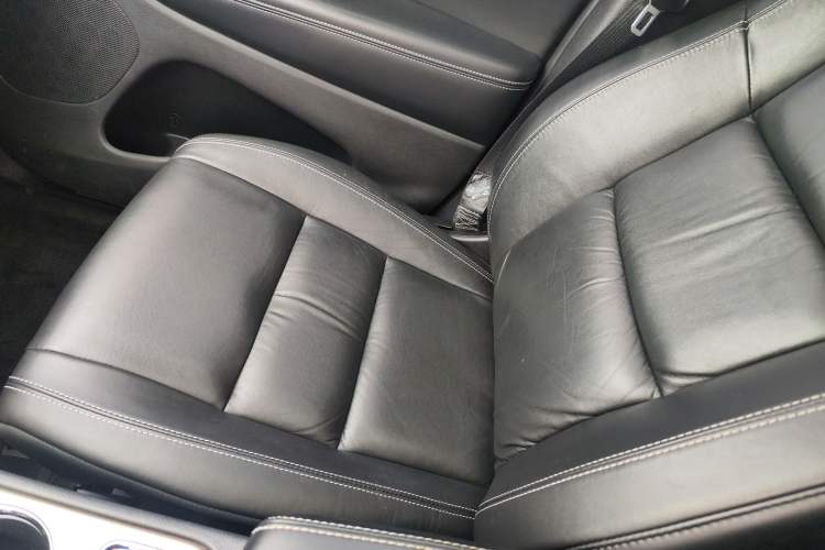 Used Jeep Grand Cherokee 2015 3.0L Comfort Navigation Edition Interior 9