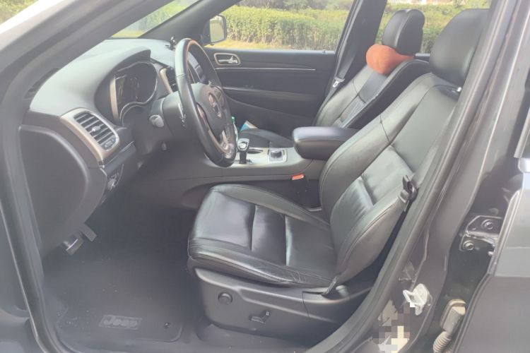 Used Jeep Grand Cherokee 2015 3.0TD Diesel Comfort Navigation Edition Left Front Seat