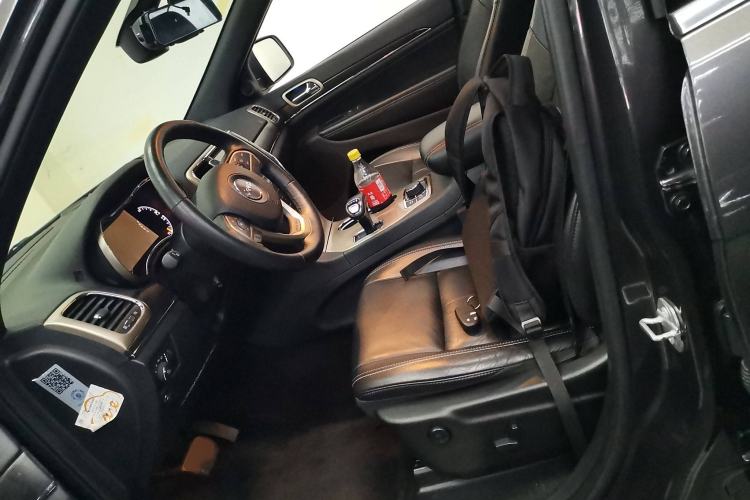 Used Jeep Grand Cherokee 2015 3.0L Comfort Navigation Edition Left Front Seat