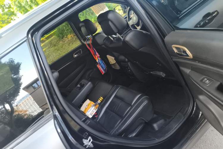 Used Jeep Grand Cherokee 2015 3.0L Comfort Navigation Edition Left Rear Seat