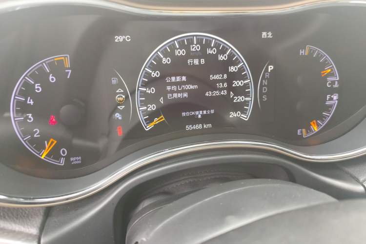 Used Jeep Grand Cherokee 2015 3.0L Comfort Navigation Edition Odometer Close Up