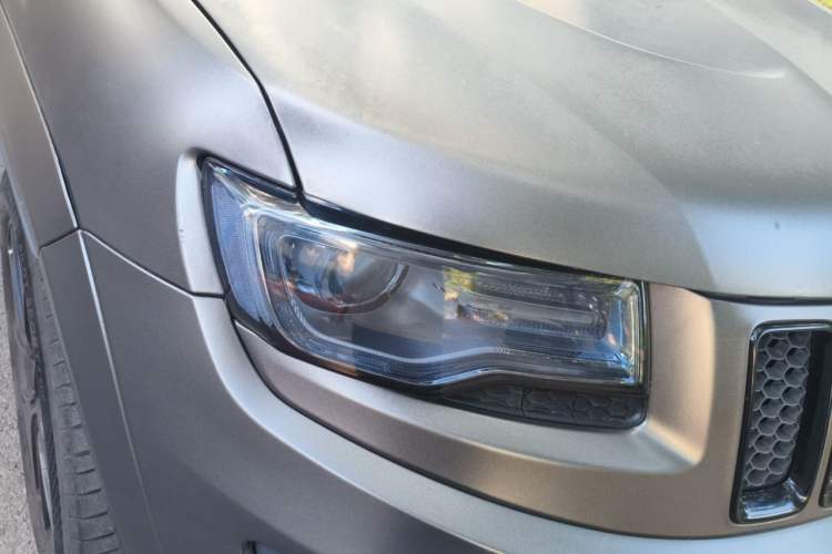 Used Jeep Grand Cherokee 2015 3.0L Comfort Navigation Edition Right Front Headlight