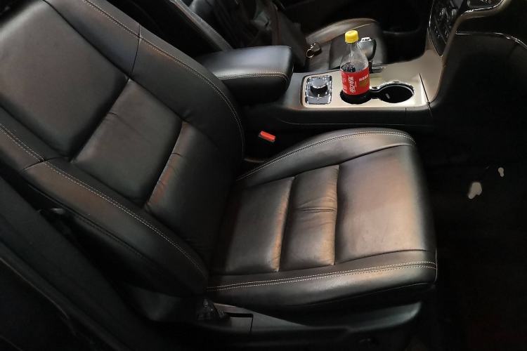 Used Jeep Grand Cherokee 2015 3.0L Comfort Navigation Edition Right Front Seat
