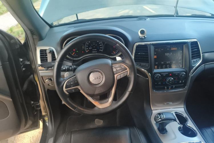 Used Jeep Grand Cherokee 2015 3.0L Comfort Navigation Edition Steering Wheel