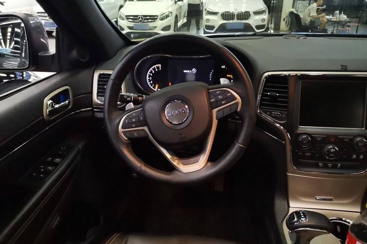 Used Jeep Grand Cherokee 2015 3.0L Comfort Navigation Edition Steering Wheel