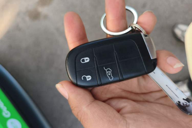 Used Jeep Grand Cherokee 2015 3.0L Comfort Navigation Edition Vehicle Key