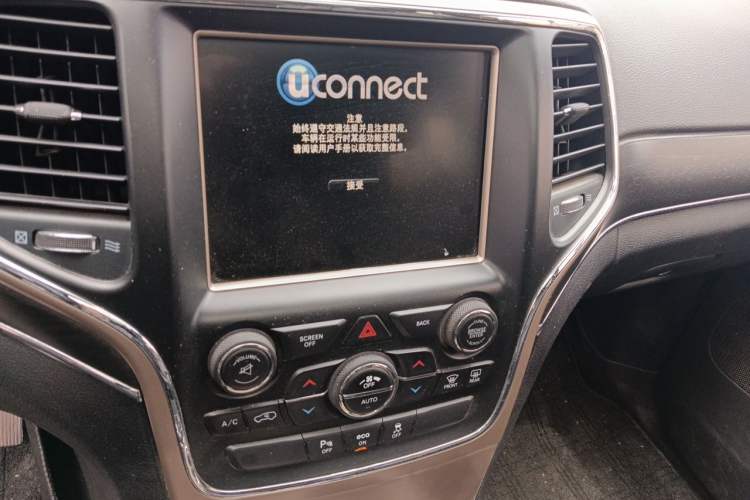 Used Jeep Grand Cherokee 2015 3.0L Comfort Navigation Edition Audio And AC Panel