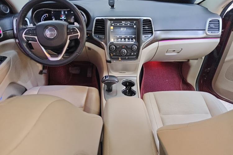 Used Jeep Grand Cherokee  Center Console