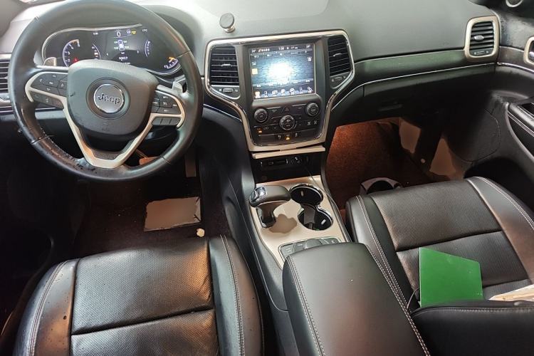 Used Jeep Grand Cherokee 2015 3.0TD Diesel Elite Navigation Edition Center Console