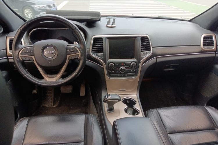 Used Jeep Grand Cherokee 2015 3.0L Comfort Navigation Edition Center Console