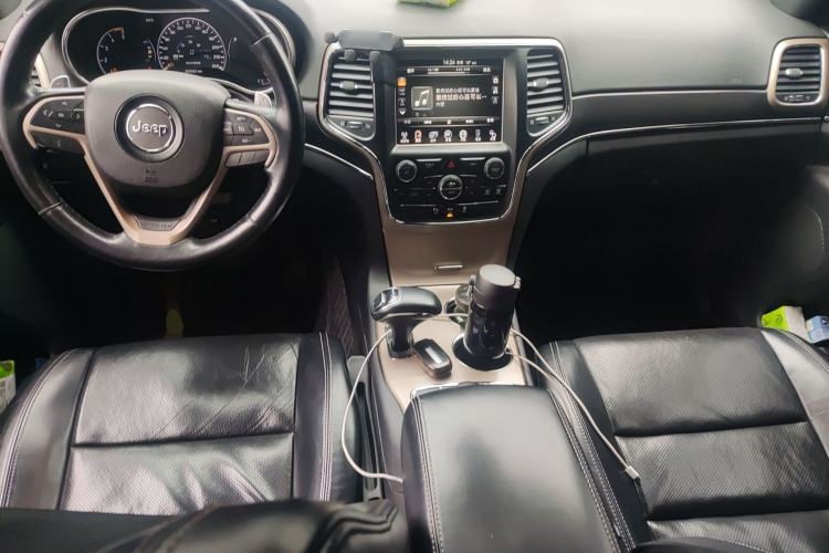 Used Jeep Grand Cherokee 2015 3.0TD Diesel Elite Navigation Edition Center Console