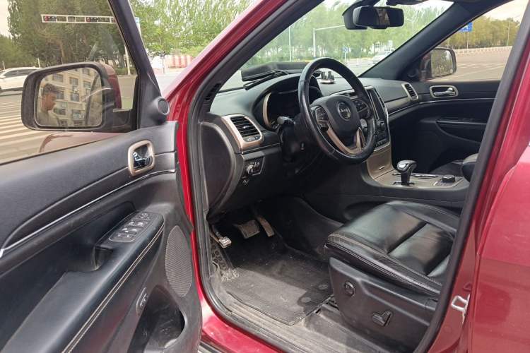Used Jeep Grand Cherokee 2015 3.0L Comfort Navigation Edition Driver Seat